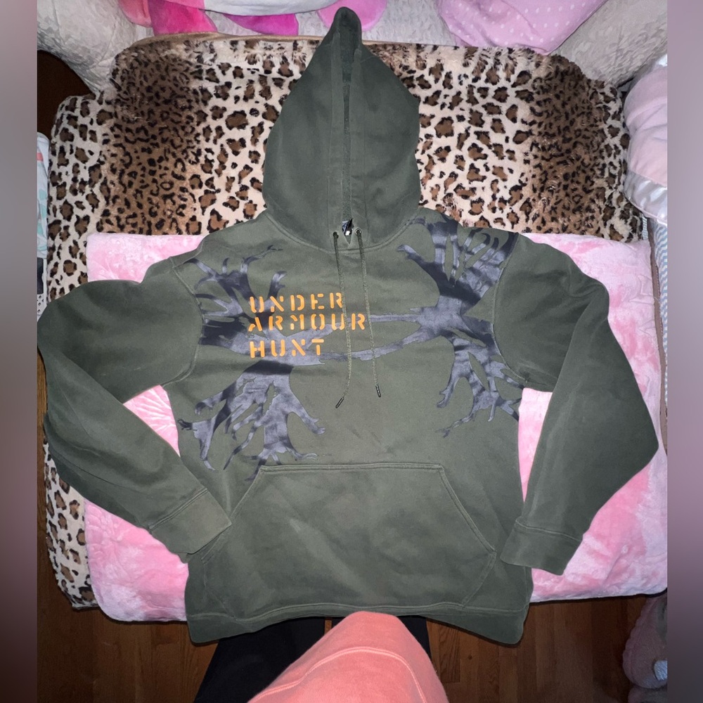 under armour hoodie✨